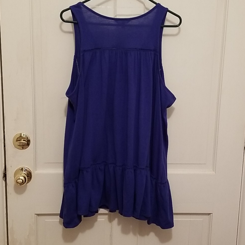 Shirt - Picture 2 of 4